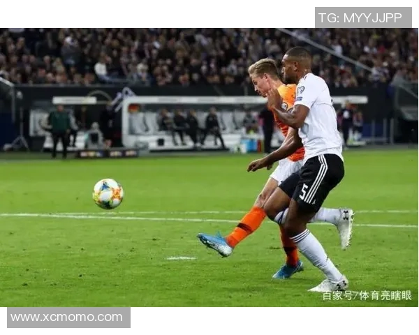 德国与巴西激战正酣勒夫表情引发球迷热议 德国与巴西激战正酣勒夫表情引发球迷热议